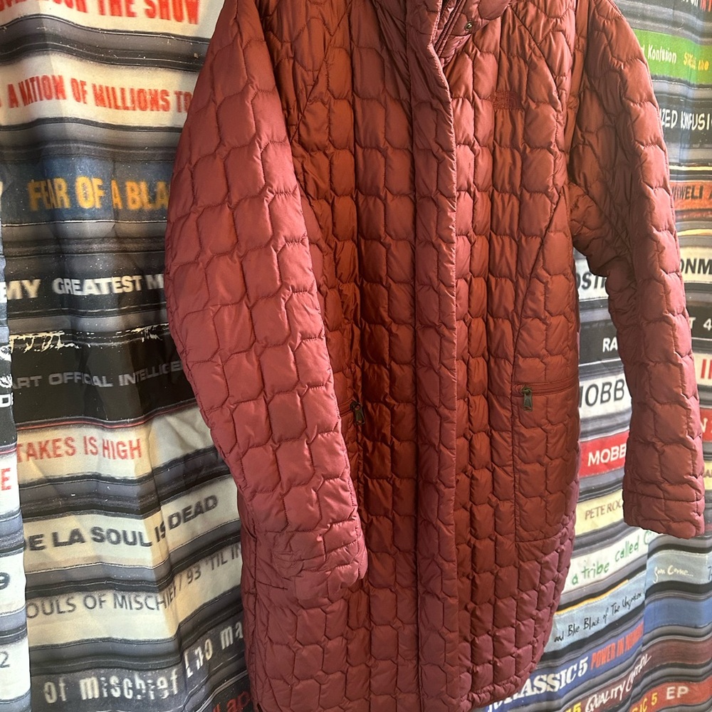 CLOSET CLOSING THE NORTH FACE THERMOBALL Eco Long Jacket *BURGANDY COLOR*